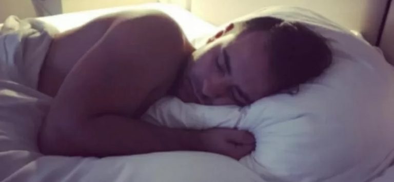 Muž měl během spánku dýchací problémy: Nainstaloval do své ložnice kameru, aby zjistili proč. Důvod šokoval naprosto každého.