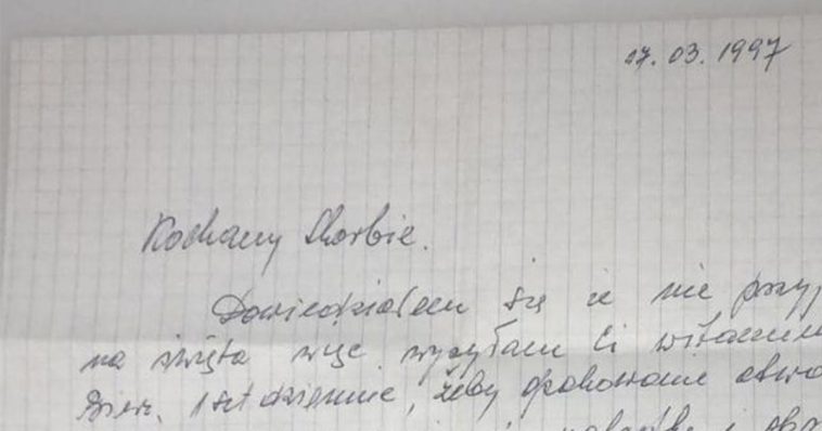 Studentka varšavské univerzity našla ve své učebnici dopis z roku 1997, který ji srazil k zemi