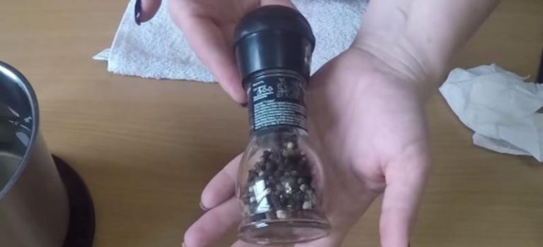 Tento trik s jednorázovými mlýnky na pepř vám ušetří tisíce! Už nikdy nekupujte nové lahvičky!