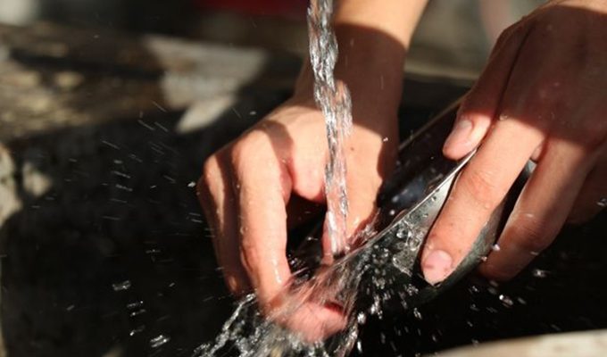 Proč je důležité, aby ženy myly nádobí ručně?