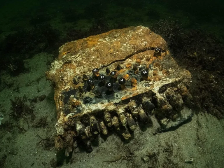 Podivný psací stroj nalezený na dně Baltského moře. Jeho historie je děsivá