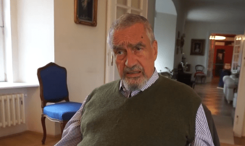 Karel Schwarzenberg pod lékařským dohledem: Nemůže opustit lůžko, situace je vážná