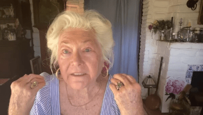 Bez líčidel po 75 Letech: Žena prochází proměnou díky dovednostem stylisty