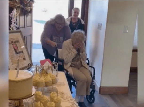 100letá babička byla štěstím bez sebe, když ji rodina překvapila oslavou, kterou absolutně nečekala