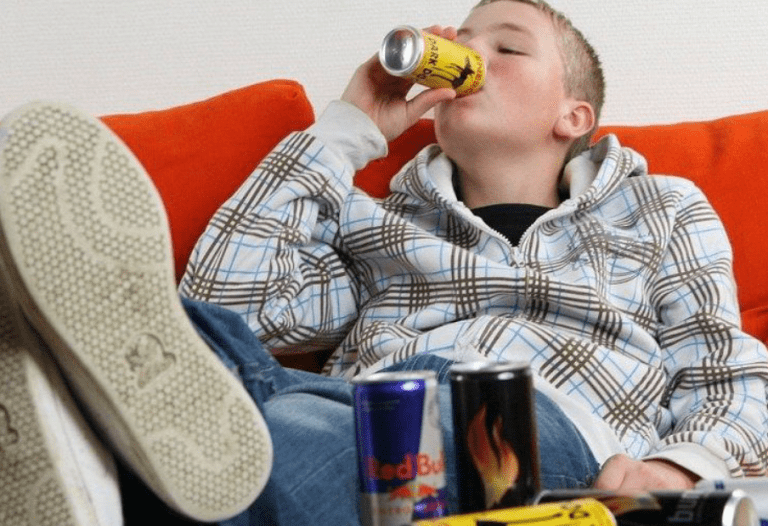 Je 70 tisíc dětí ohroženo energy drinky, které konzumují? – Co na to odborníci?