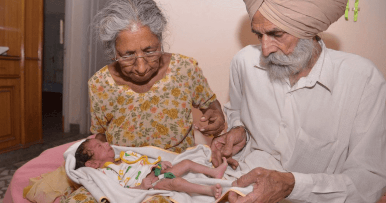 72letá matka oslavuje první narozeniny syna: Pohled na život novorozence v neobvyklém začátku
