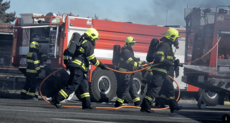 Tragédie na Českokrumlovsku: Požár způsobený přímotopem si vyžádal život seniora