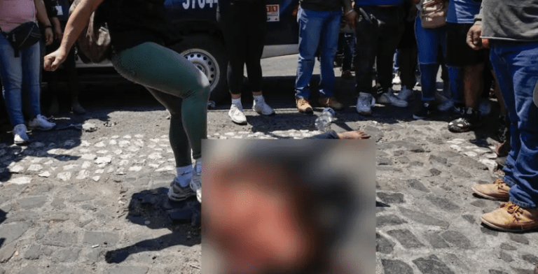 Brutální lynč v Mexiku: Dav ukopal údajnou vražedkyni osmileté dívky na ulici